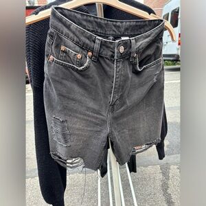 H&M, size 2 long black Jean short